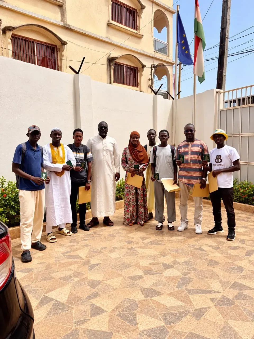 Hon Consul with the Students